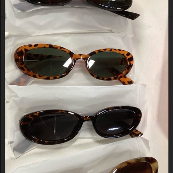 Stylish Oval Sunglasses Set of 4 - Picture 2 of 6